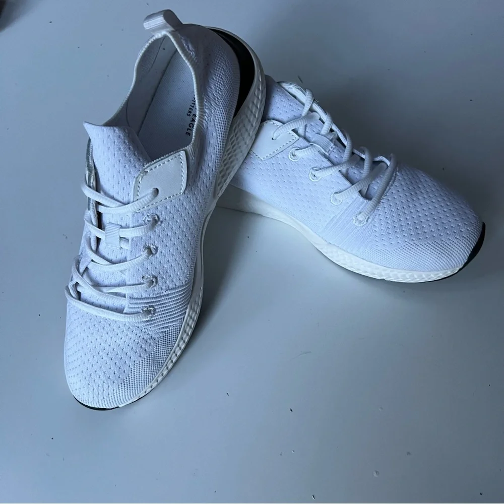 American Eagle Outfitters Men’s White Athletic Sneakers w black accents, Sz 11